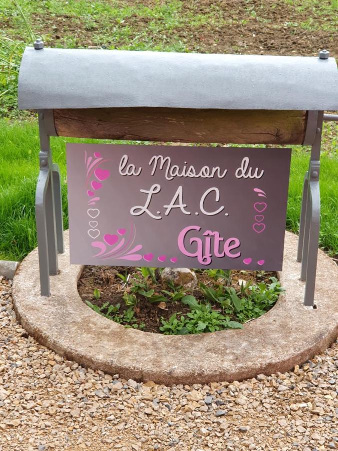 Gite De La Maison Du L.A.C Simard エクステリア 写真